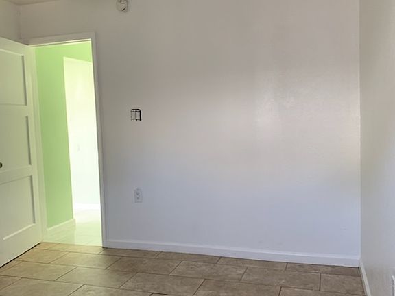 4th image of 2600 Victoria Dr