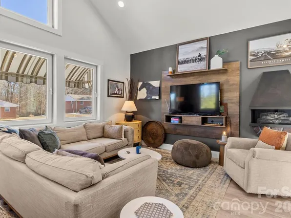 221 Newbold St, Lincolnton, NC 28092