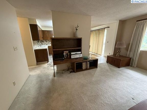 5th image of 4203-11 W Kennewick Ave