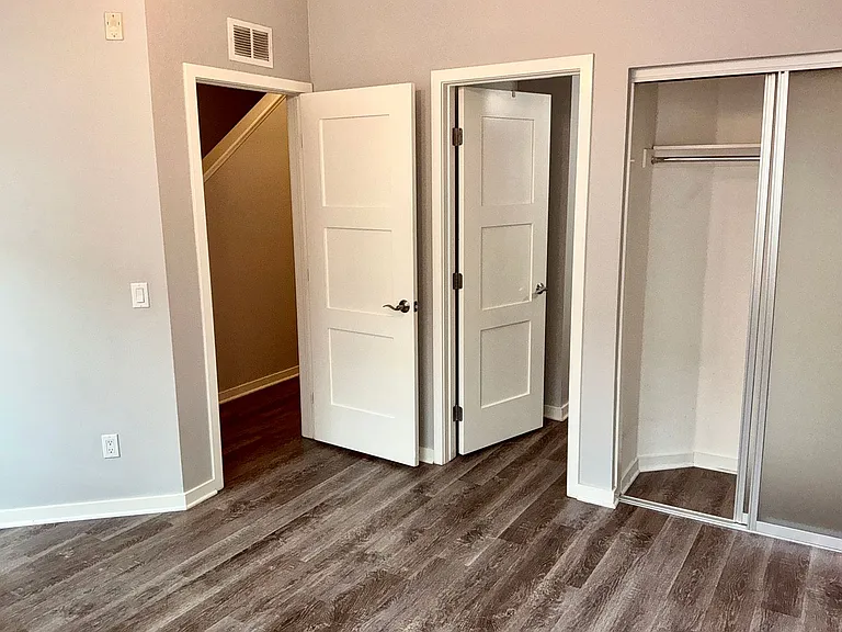 537 W Maple Ave — Photo 46