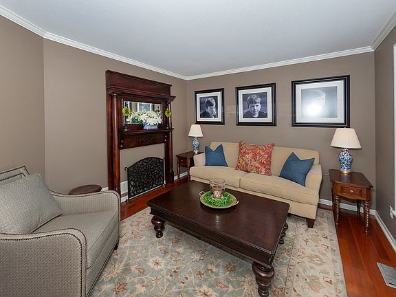 5th image of 410 Wyndham Dr