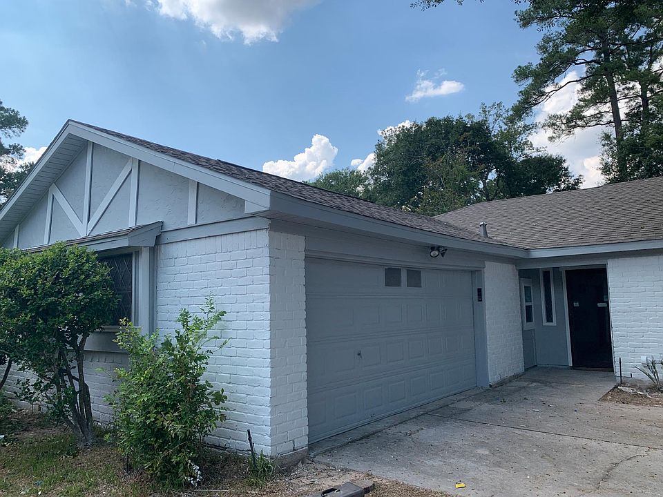 Fresh new paint outside and new roof.
