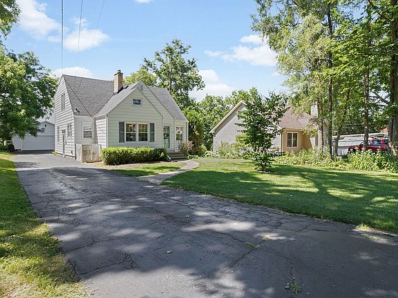 2nd image of 422 Harden St