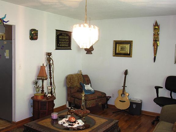 3rd image of 722 Denway Dr