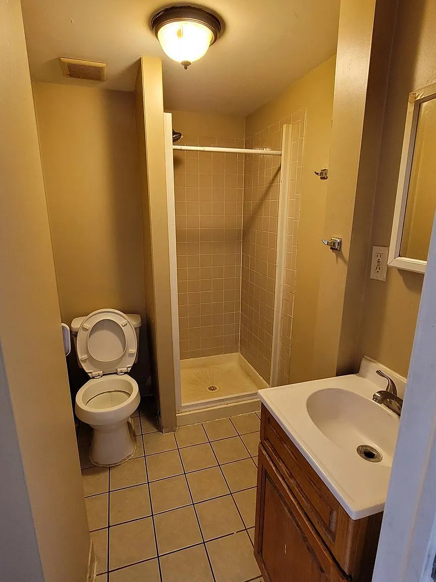 1 bed, 2050 sqft, $875 — Photo 3