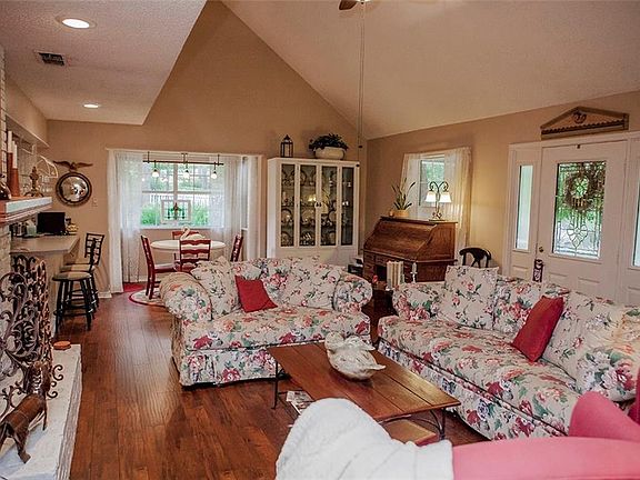 5th image of 523 Woodside Dr