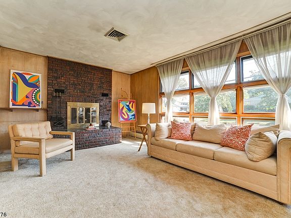 3rd image of 39-40 Paterson St #1X
