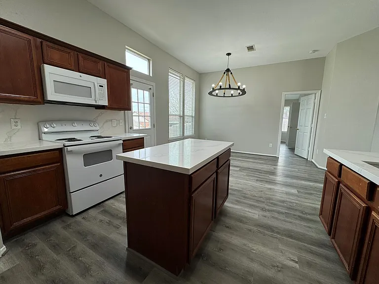 13196 Miller Ln — Photo 11
