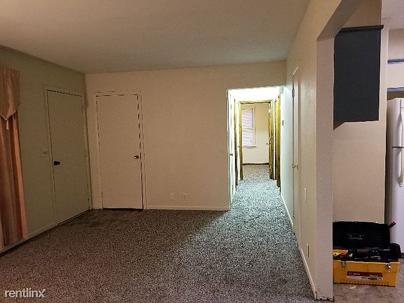 5th image of 817 N Main St