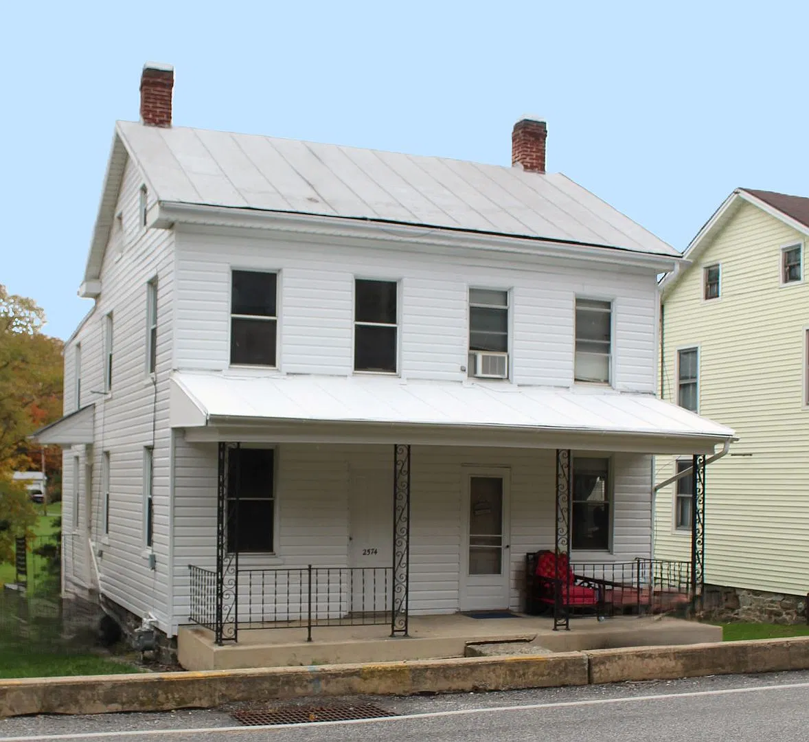 Comfortable Two Bedroom Duplex — Photo 1