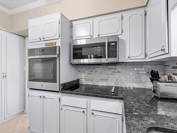 4th image of 10100 Lake Shore Dr APT B1