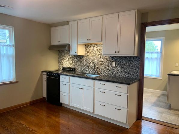 1113 E 3rd St #200