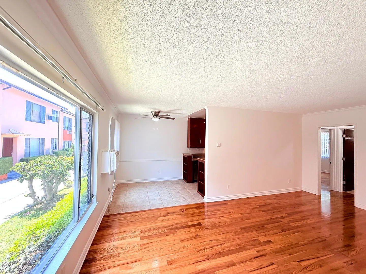 5618 Harold Way — Photo 3