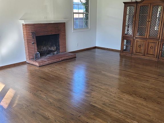 2nd image of 1310 Crescent Dr