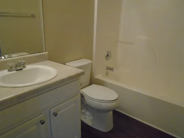 1208 Polk Xing — Photo 15