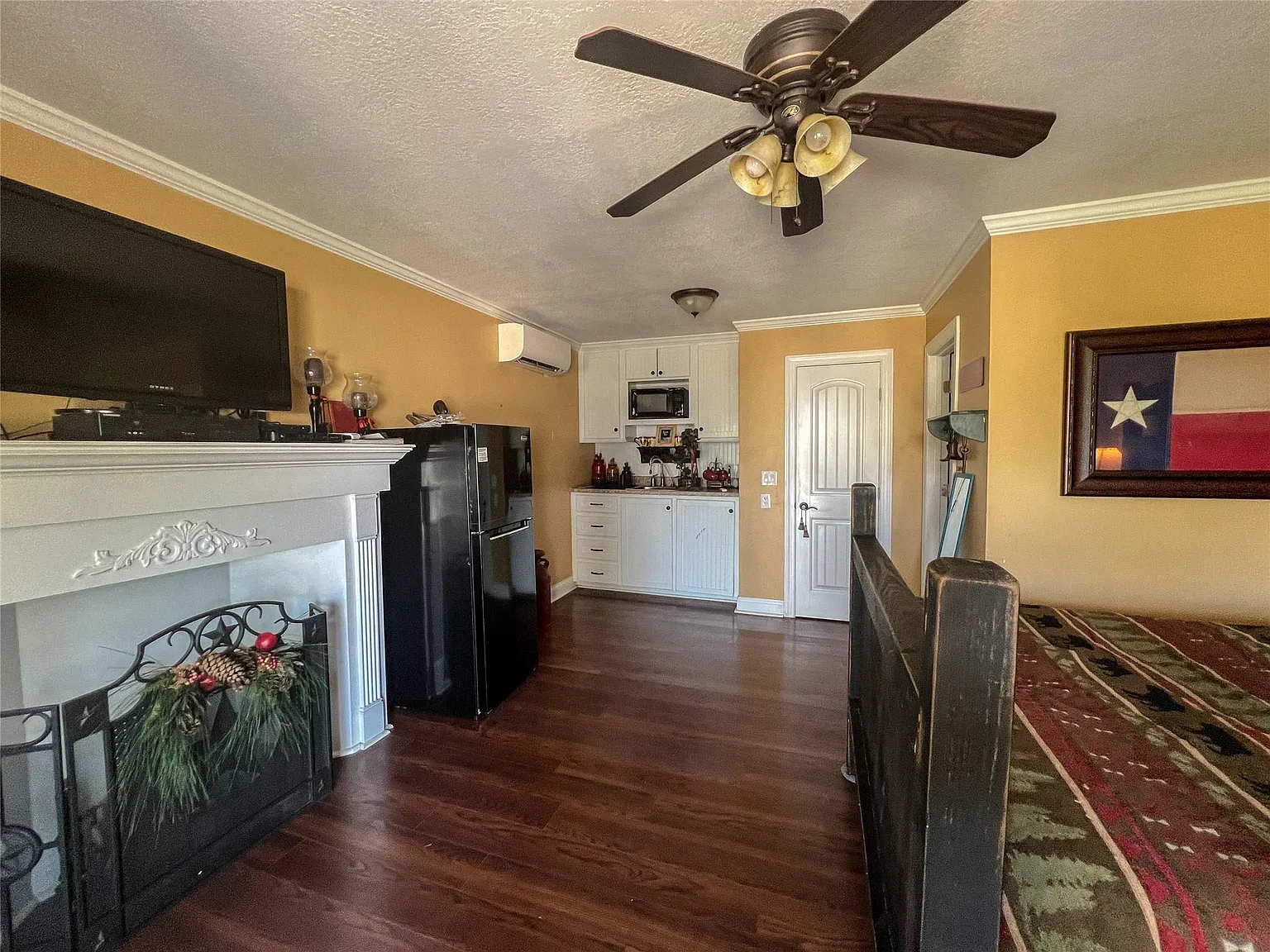 1 bed, 1.0 bath, 384 sqft, $1,000 — Photo 2