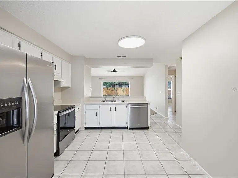 1901 Castle Bay Ct — Photo 12