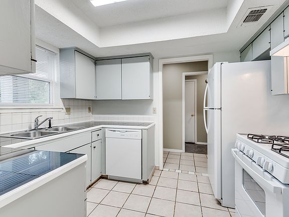 3rd image of 5701 Cherry Creek Dr