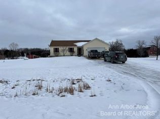 3907 Weatherby Ct, Stockbridge, MI 49285