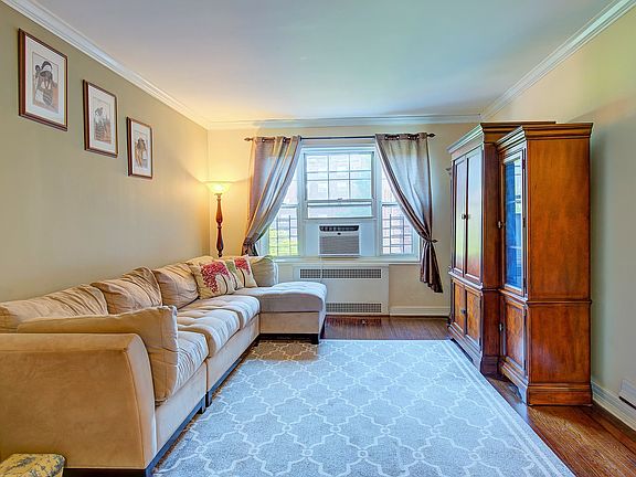 5th image of 76-35 113th St APT 4F