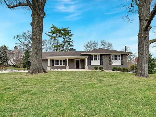 6241 Howe Dr, Fairway, KS 66205