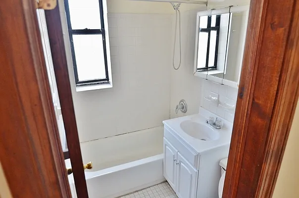 Rented by CITY SKYLINE REALTY INC | media 12