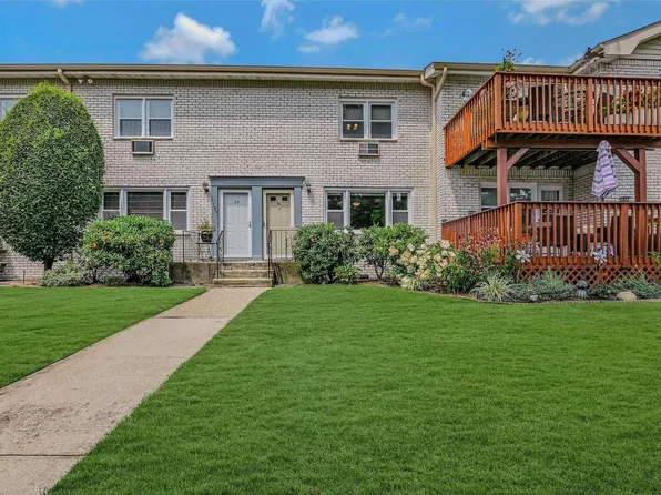 91 Finch Lane #91, Islip, NY 11751