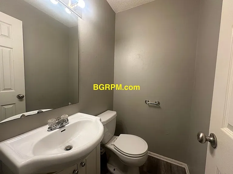 1004 Ferrell Dr — Photo 9