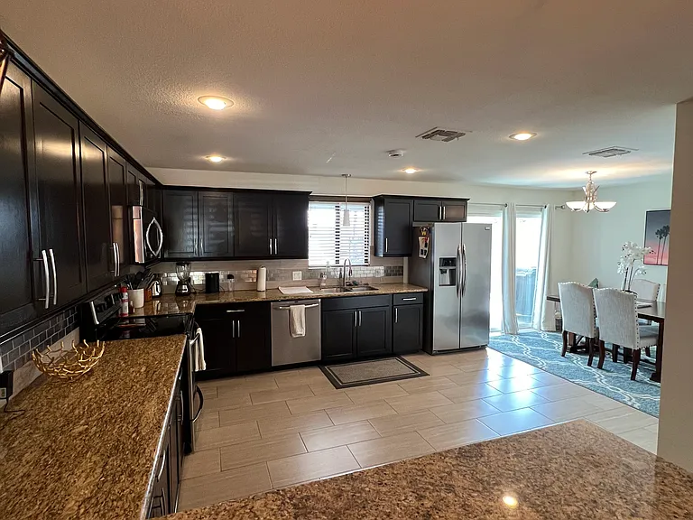 1701 E Pinchot Ave — Photo 16