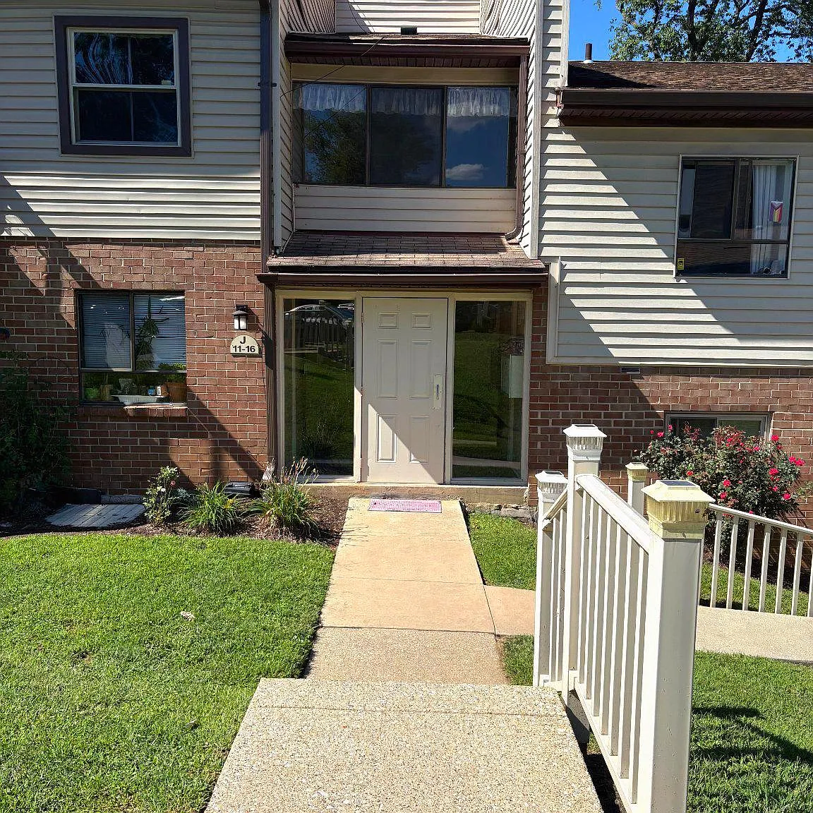 2 bed, 1.5 bath, 924 sqft, $1,800 — Photo 1