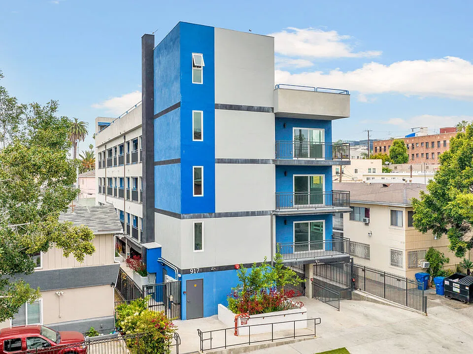 917 S Berendo St #302