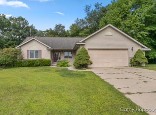 811 Bradford Dr, Belding, MI 48809