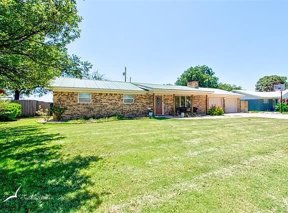 4th image of 1425 Bandera Dr