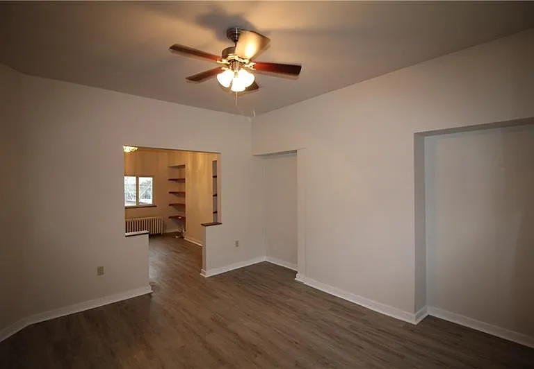 338 Ella St — Photo 2