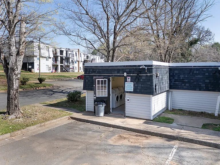 700 Farmhurst Dr #J — Photo 23