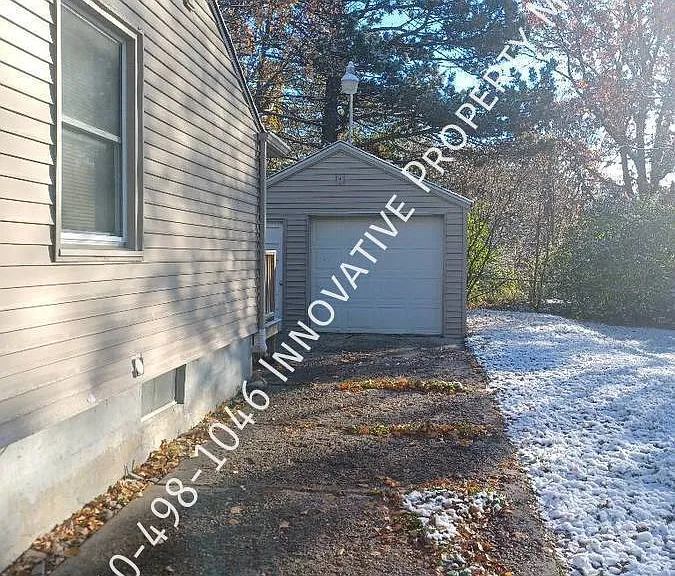 1309 Clancy Ave — Photo 12