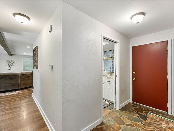 4th image of 112 Echo Court