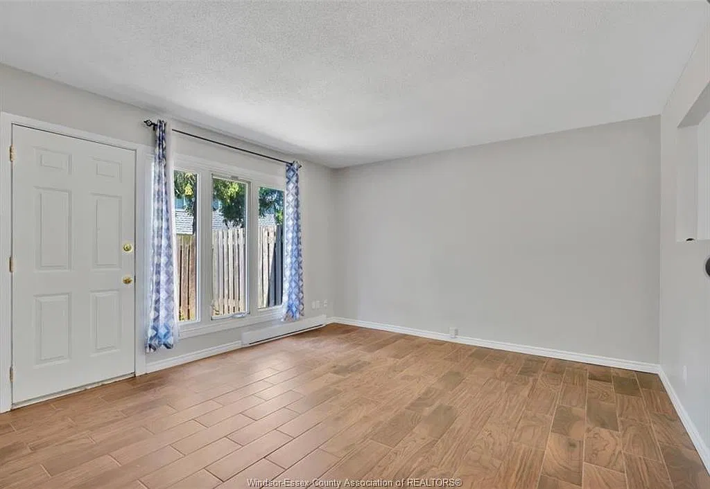 3 bed, 1.0 bath, 1000 sqft, $1,975 — Photo 3