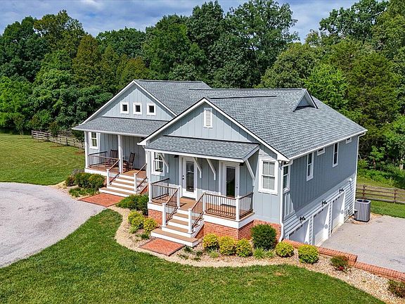 2nd image of 607 Camellia Pl