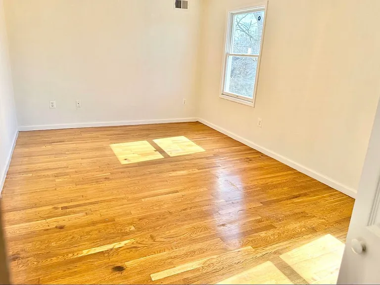 119 Armstrong Ave — Photo 12