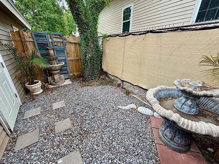 2923 Banks St — Photo 16