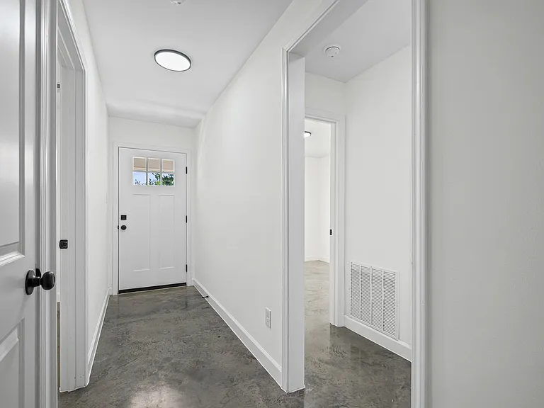 1061 N Avalon St — Photo 4