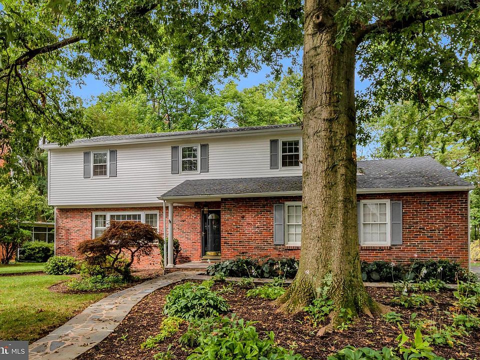 1st image of 125 Dickinson Ln