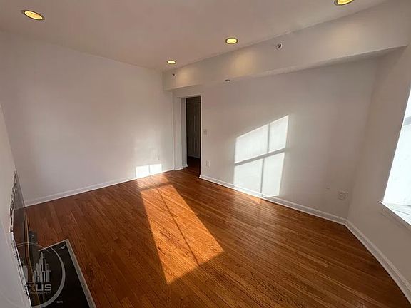5th image of 257 Pleasant St APT 2