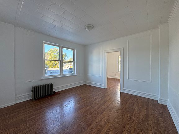 3rd image of 61 Montgomery St #4