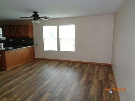 3rd image of 625 Lewis St