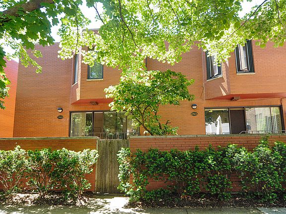 4th image of 2740 N Dayton St #C