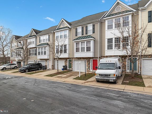 3rd image of 23186 Blackthorn Sq
