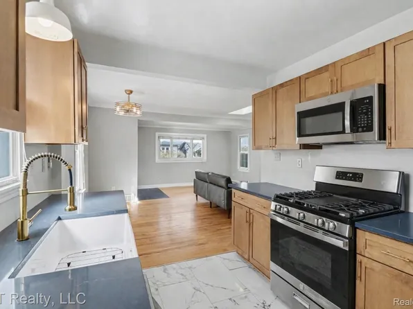 556 Academy St, Ferndale, MI 48220