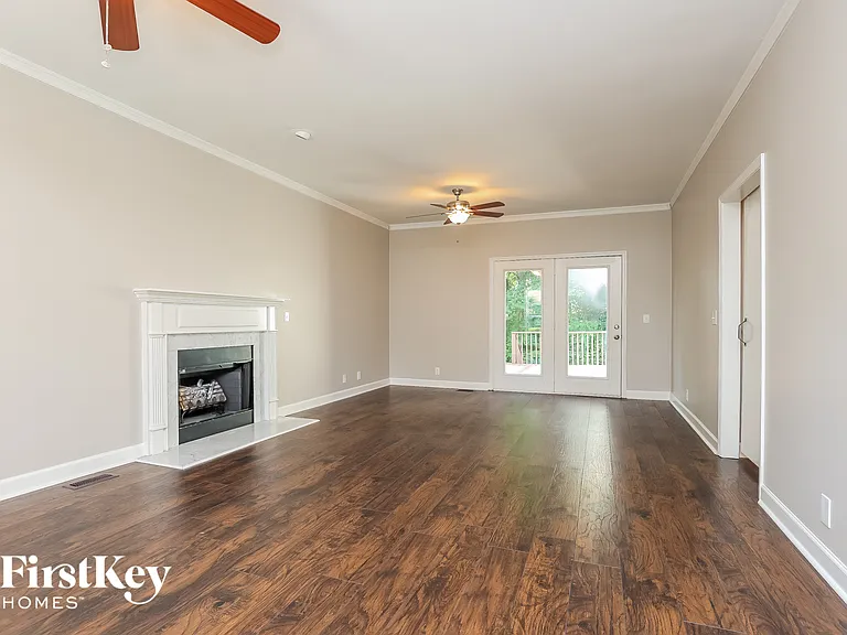 221 Shoemaker Ct — Photo 2